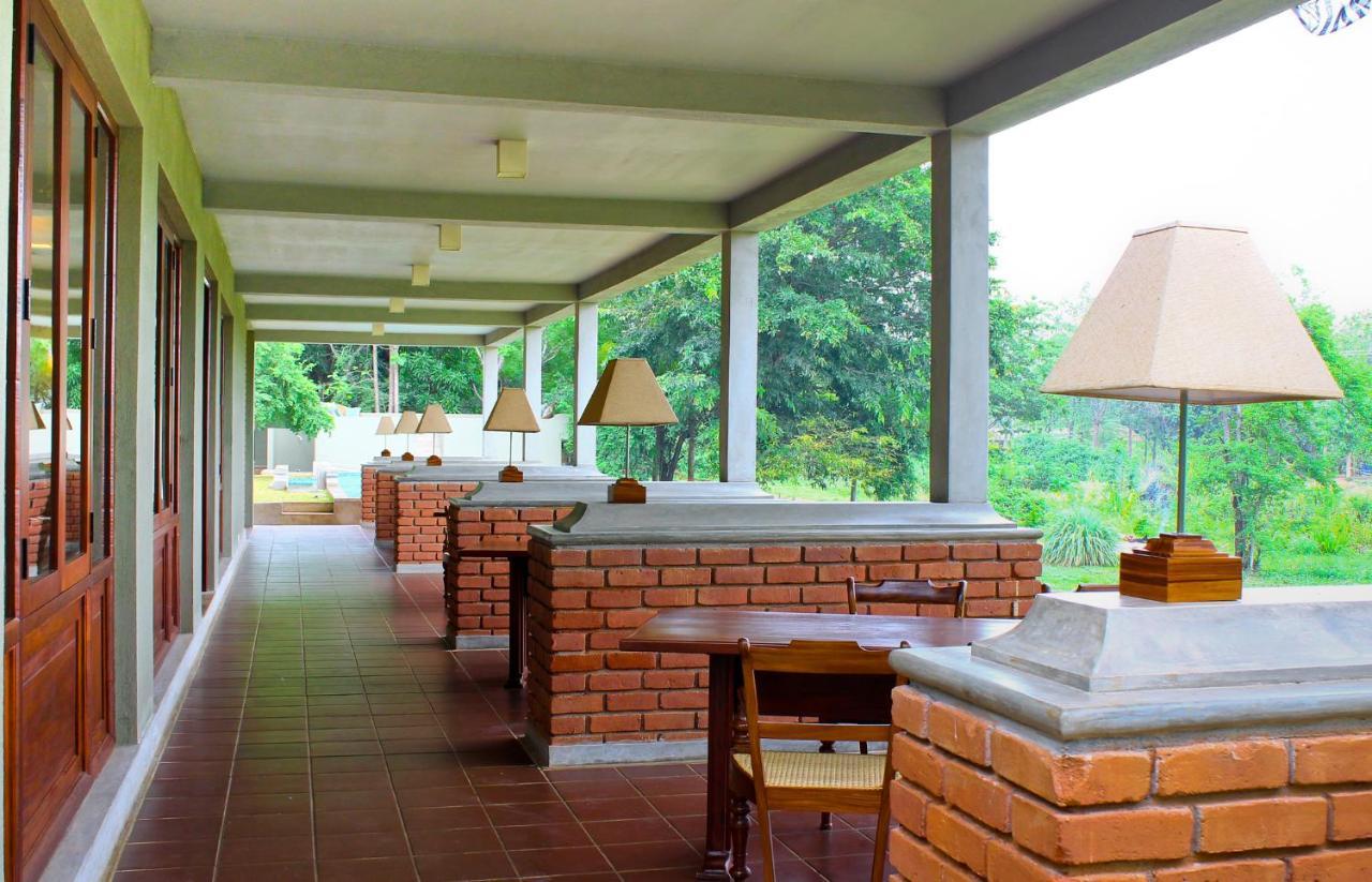 Ehalagala Lake Resort 시기리야 외부 사진