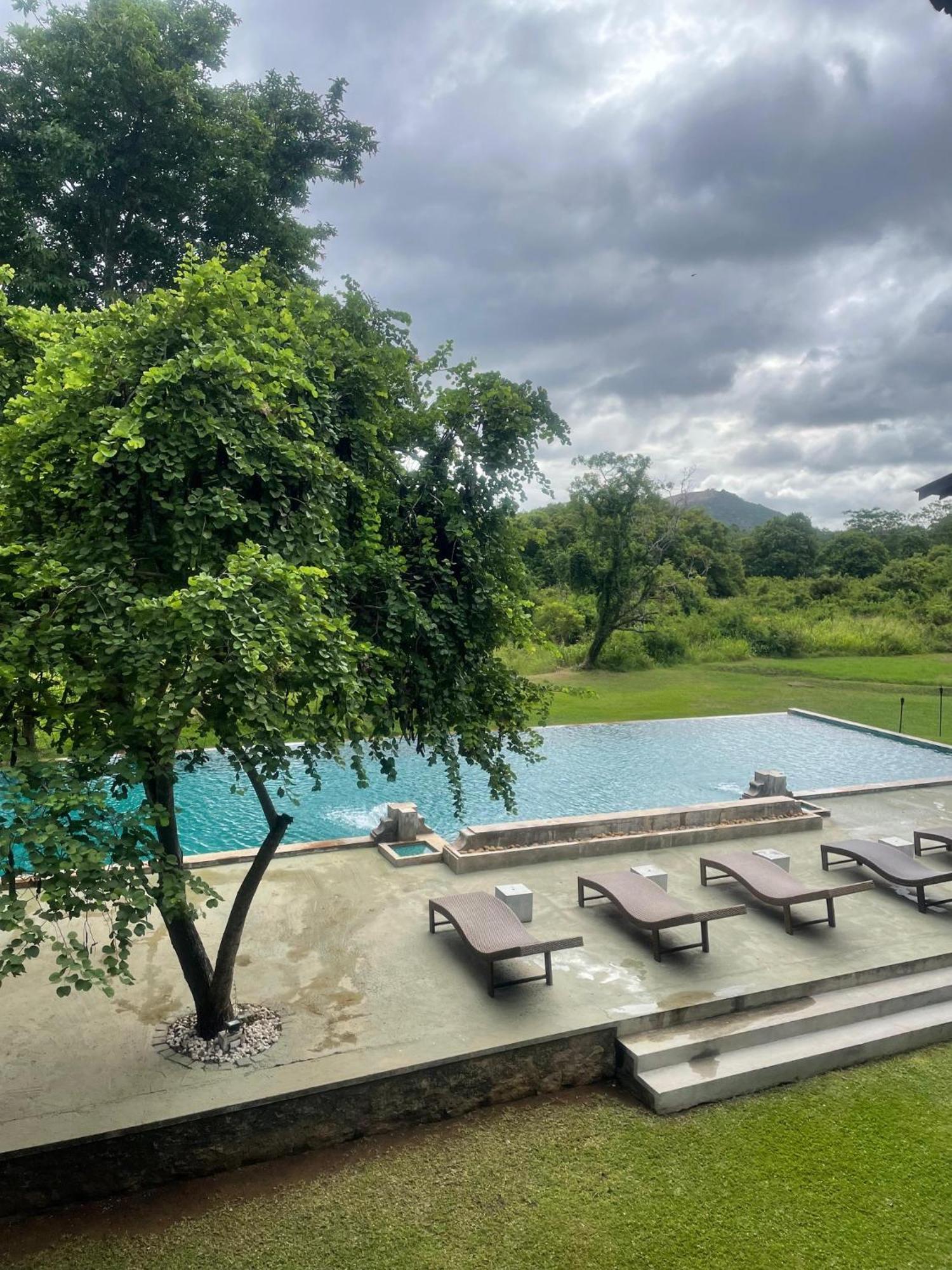 Ehalagala Lake Resort 시기리야 외부 사진